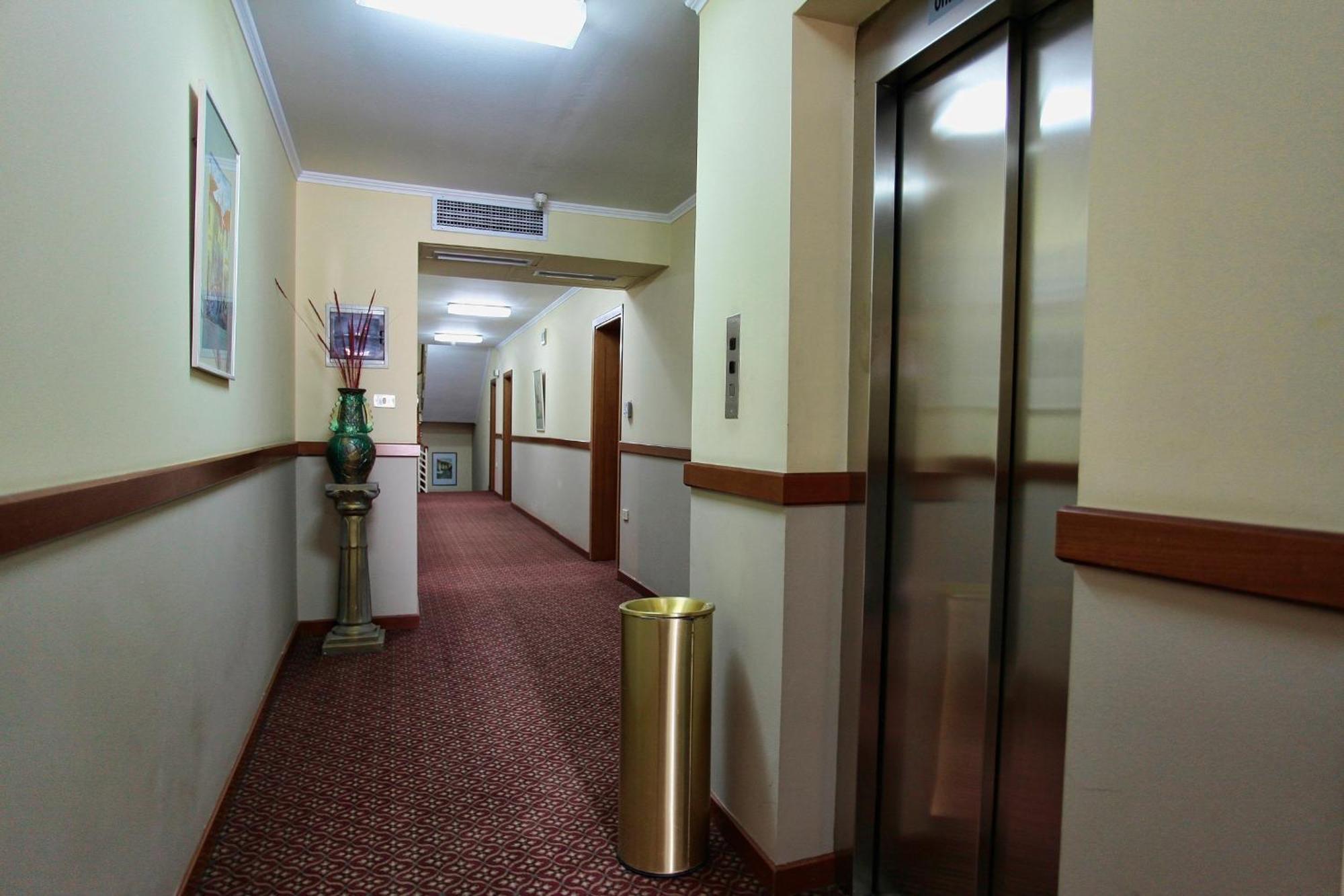 Hotel Regency Korce Exterior photo